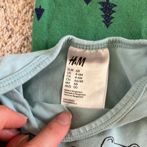 🌟 3 for $12 • Cozy baby One Piece Set - Green, Blue, White - Picture 2 of 8